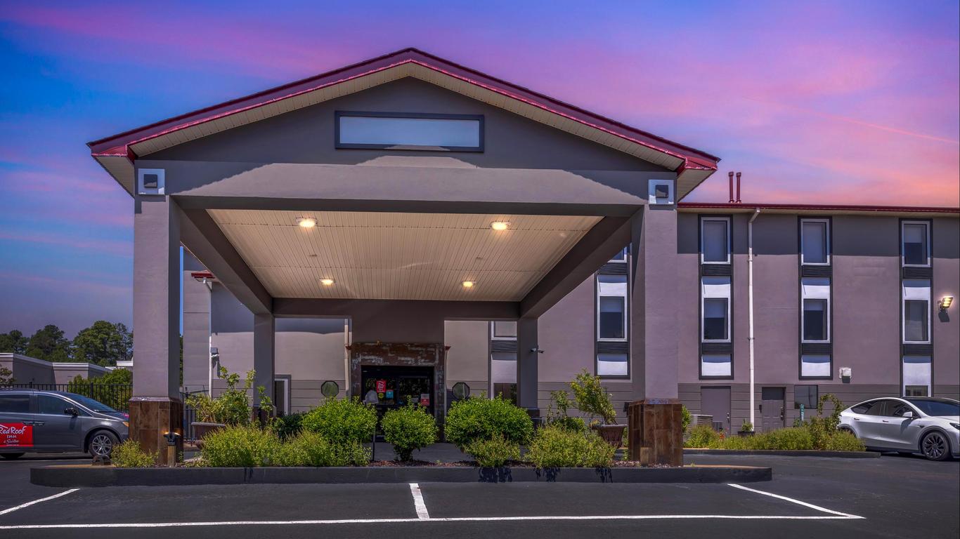 Red Roof Inn & Suites Clinton, MS