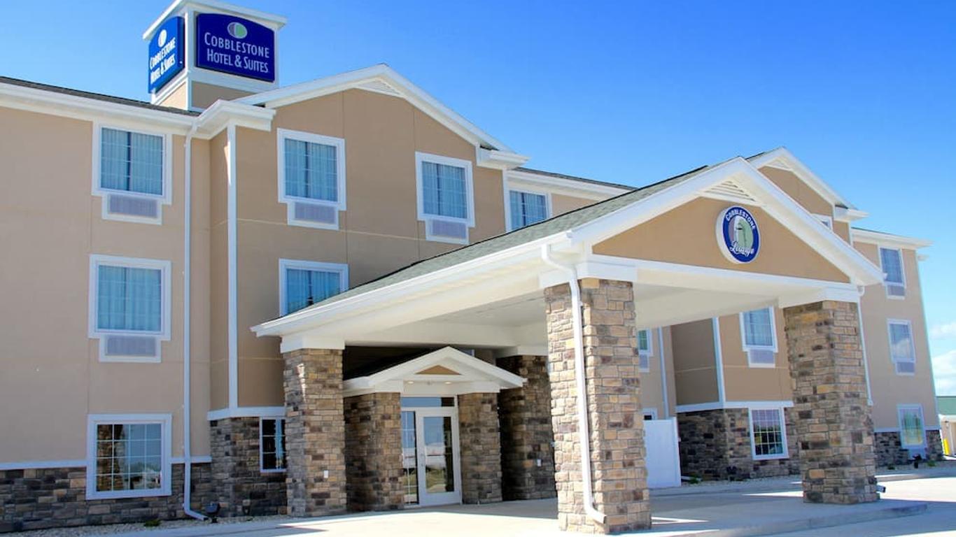 Cobblestone Hotel & Suites - Devils Lake