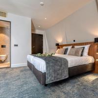 Boutique Hotel First City