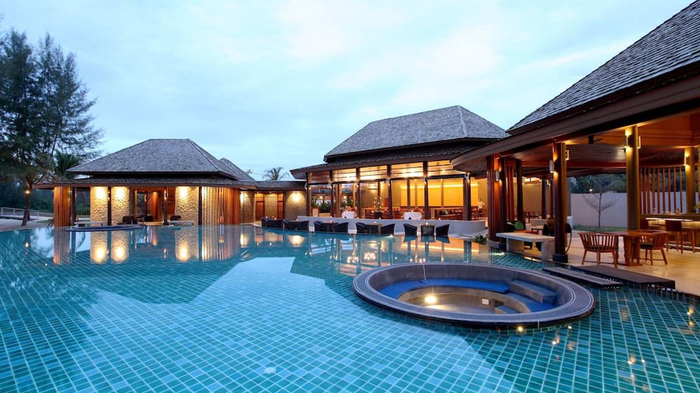 Apsara Beachfront Resort And Villa