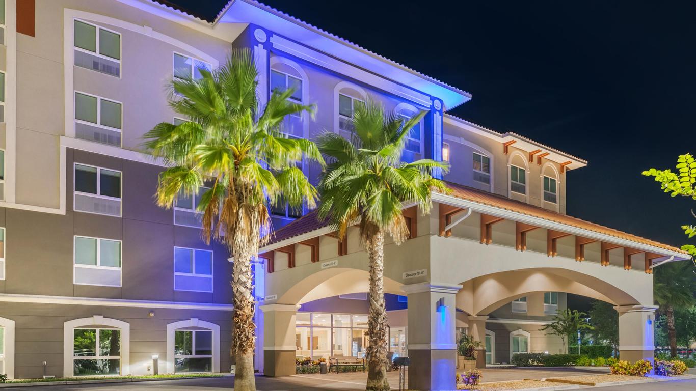 Holiday Inn Express & Suites St. Petersburg - Madeira Beach