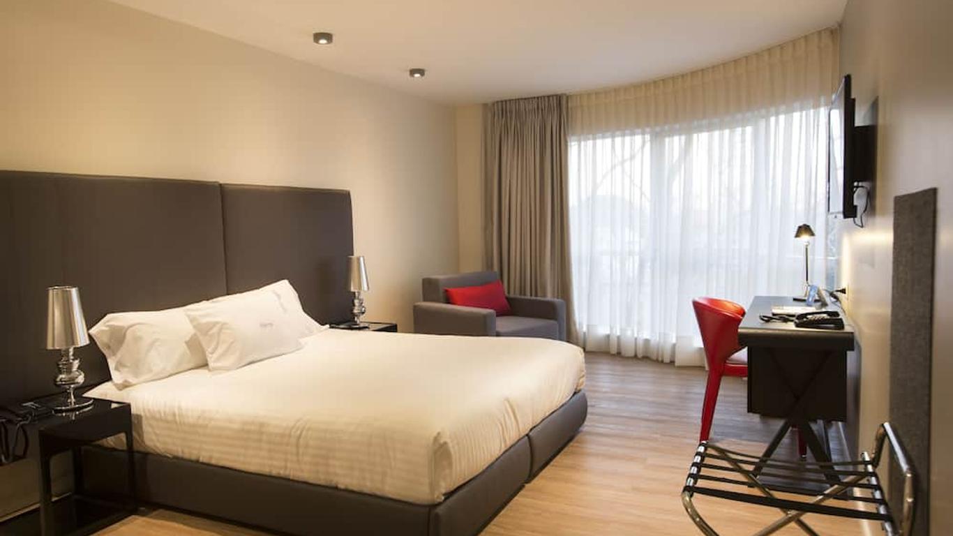 Regency Way Montevideo Hotel