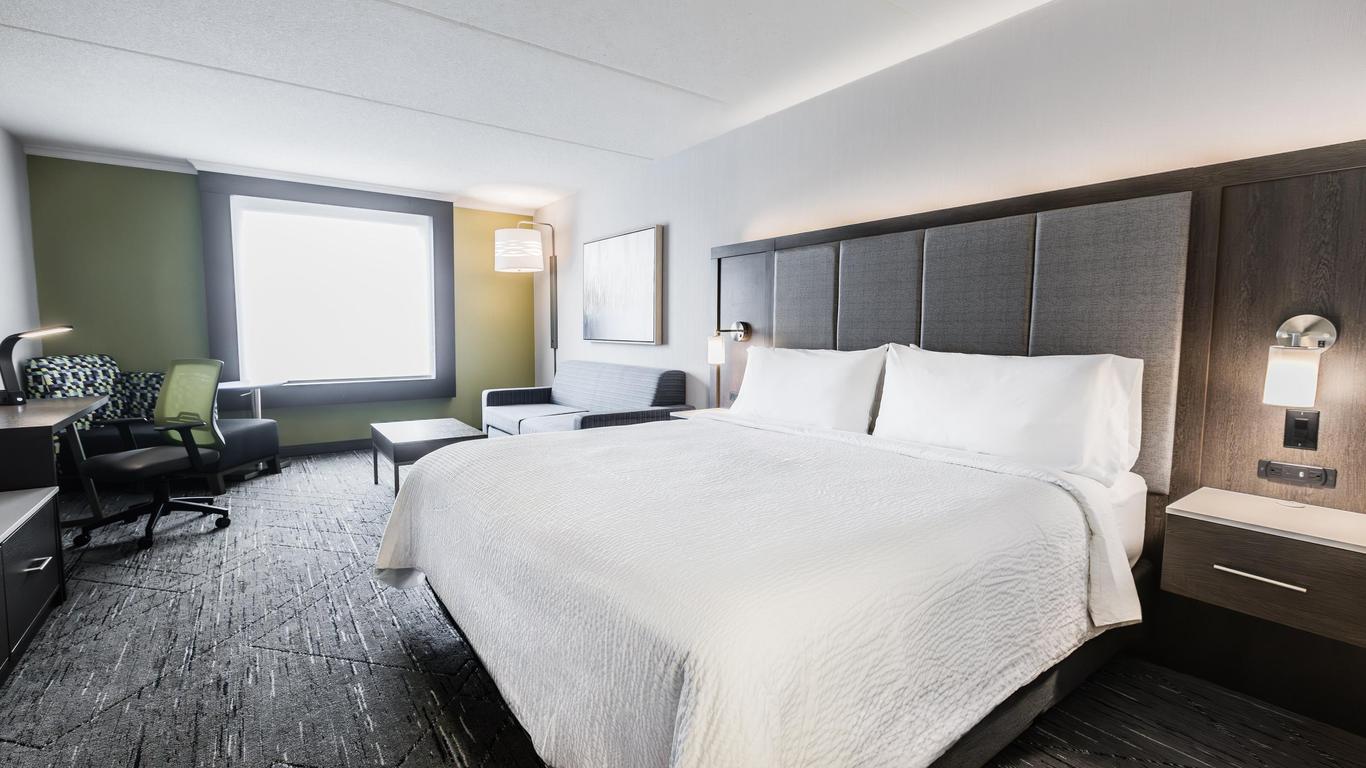 Holiday Inn Express & Suites Toronto Airport South